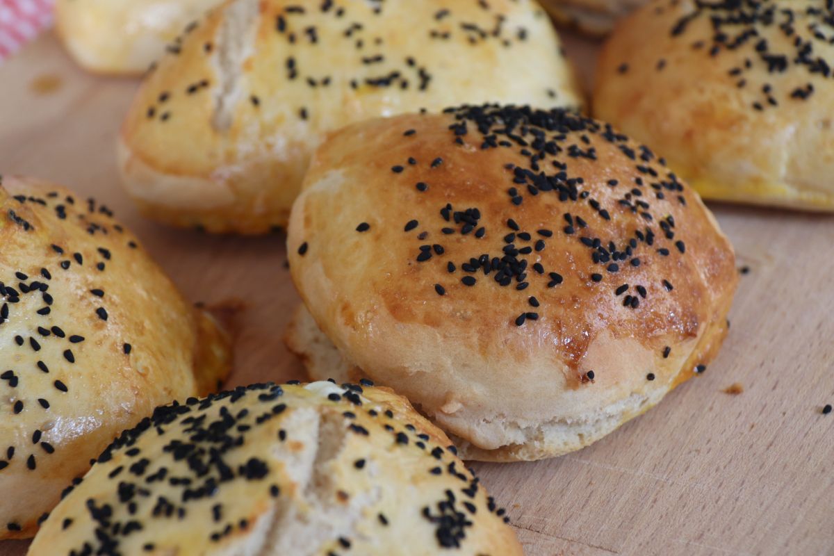 Türkische Brötchen Rezept: der ideale Allrounder zum Befüllen!