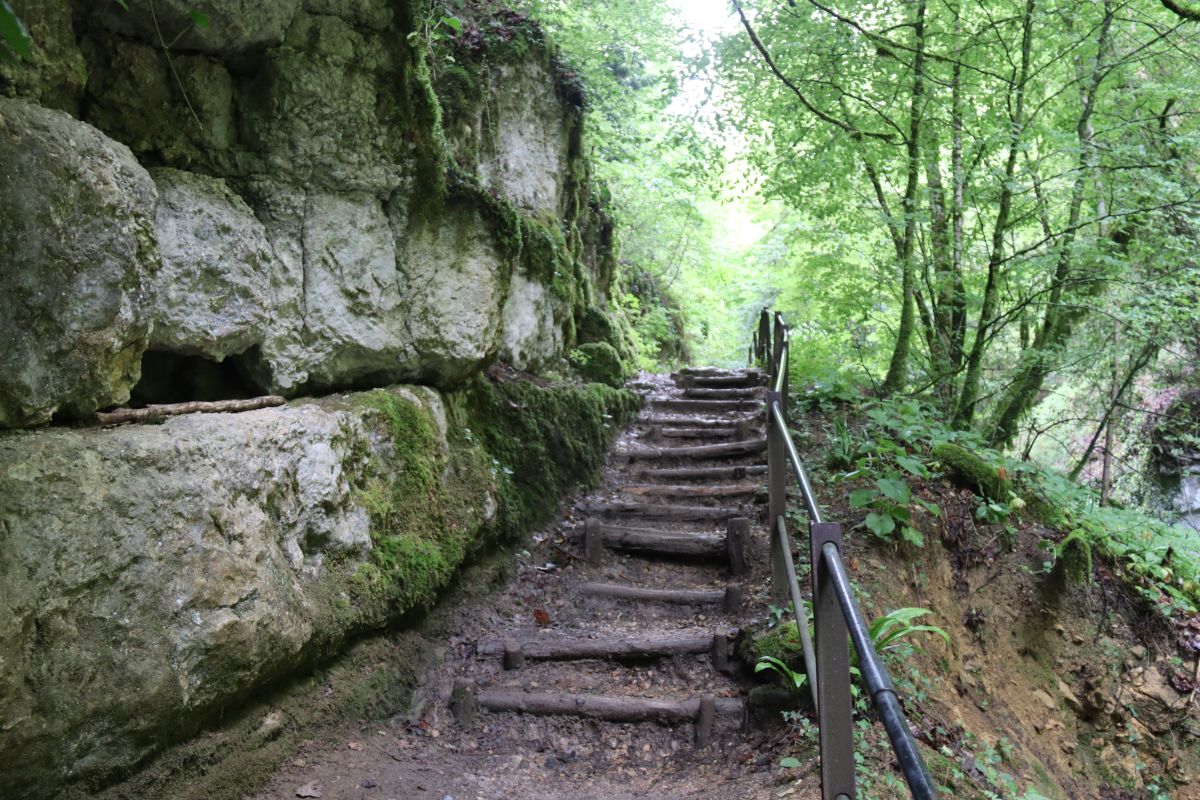 Areuse Schlucht: gut gesicherte Treppe